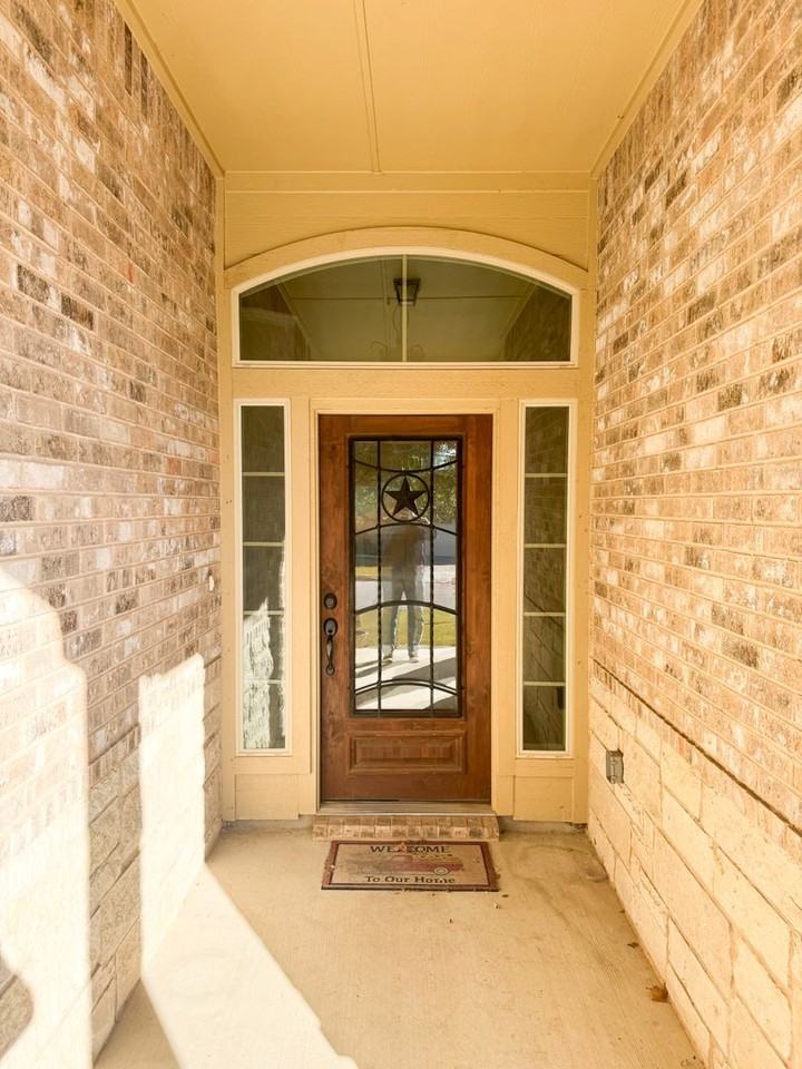 5501 Fenton Ln - Photo 3 of 31