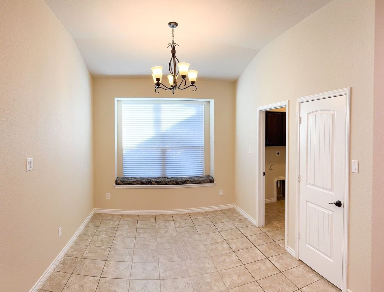 5501 Fenton Ln - Photo 7 of 31