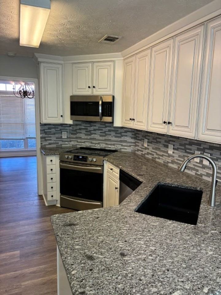 9146 Garrett Lake Dr - Photo 2 of 19