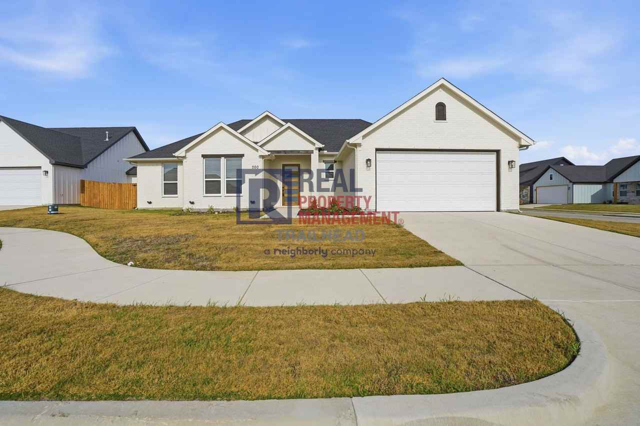 200 High Ridge Ct - Photo 4 of 33