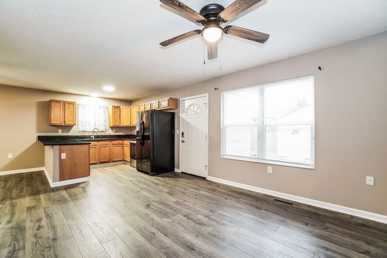 673 Gilbert St - Photo 6 of 20