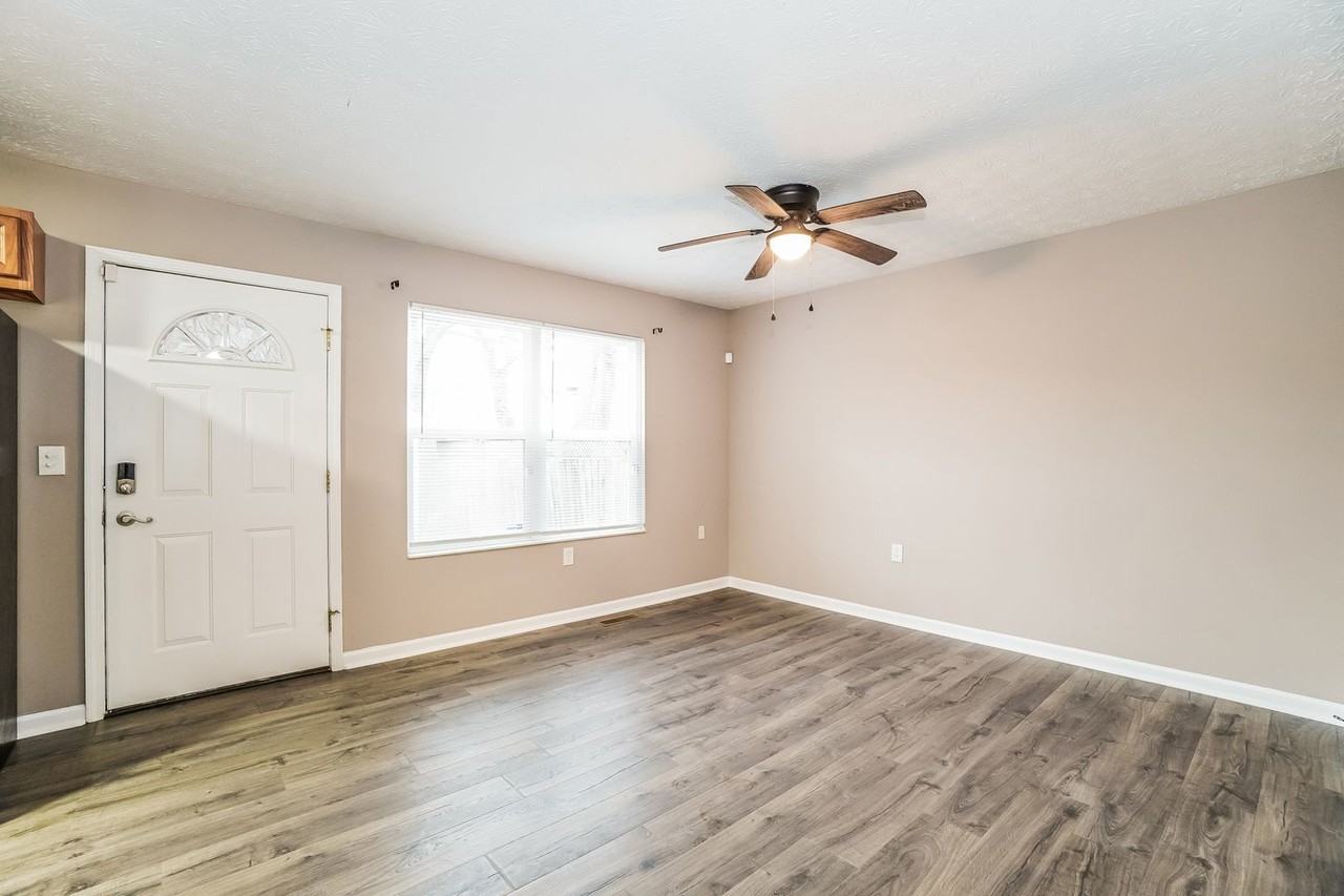 673 Gilbert St - Photo 7 of 20