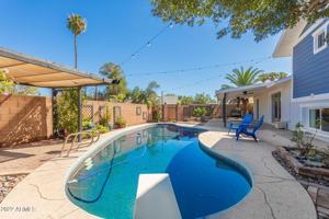 featured image of 606 E Carson Dr