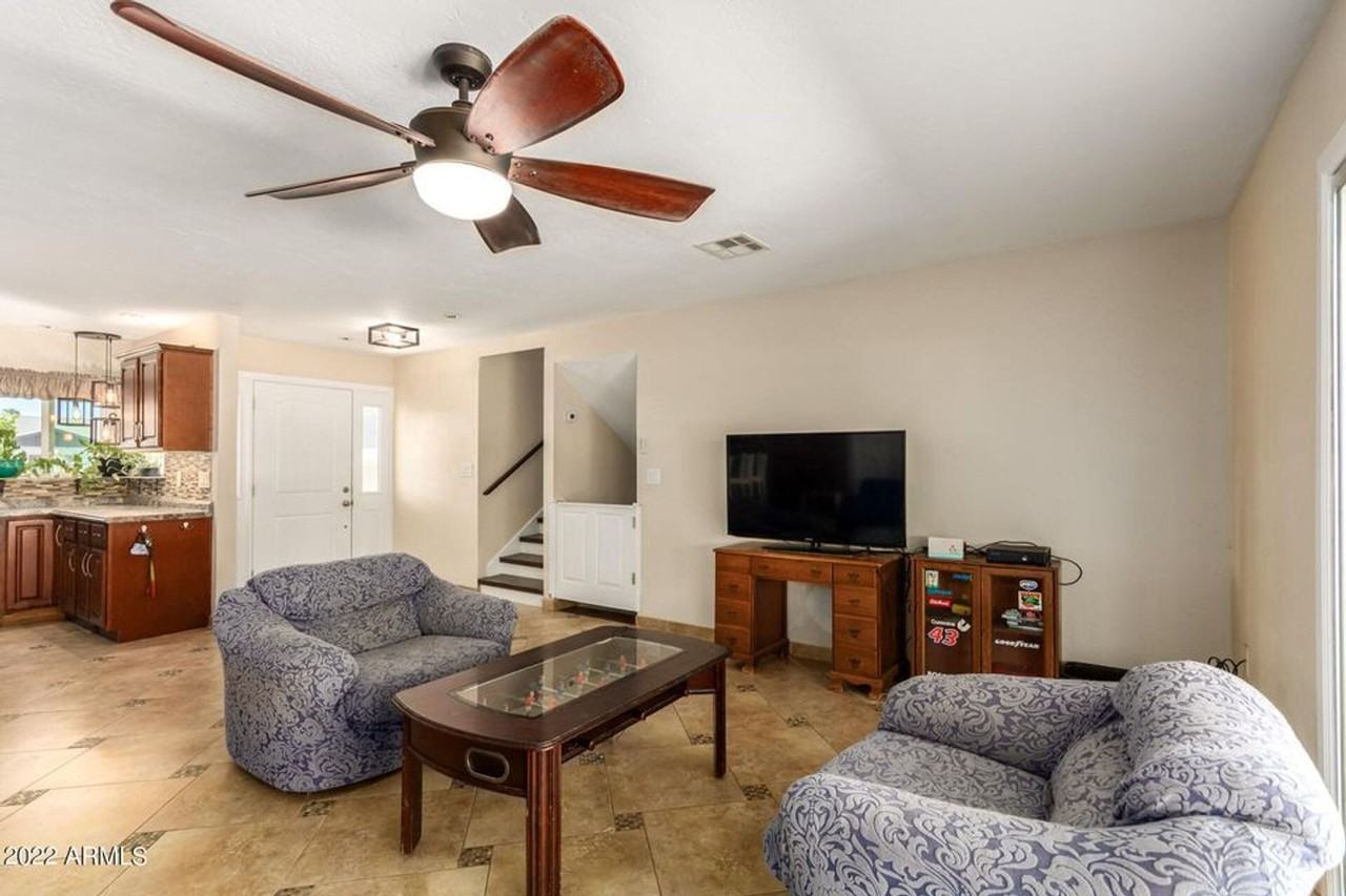 606 E Carson Dr - Photo 2 of 25