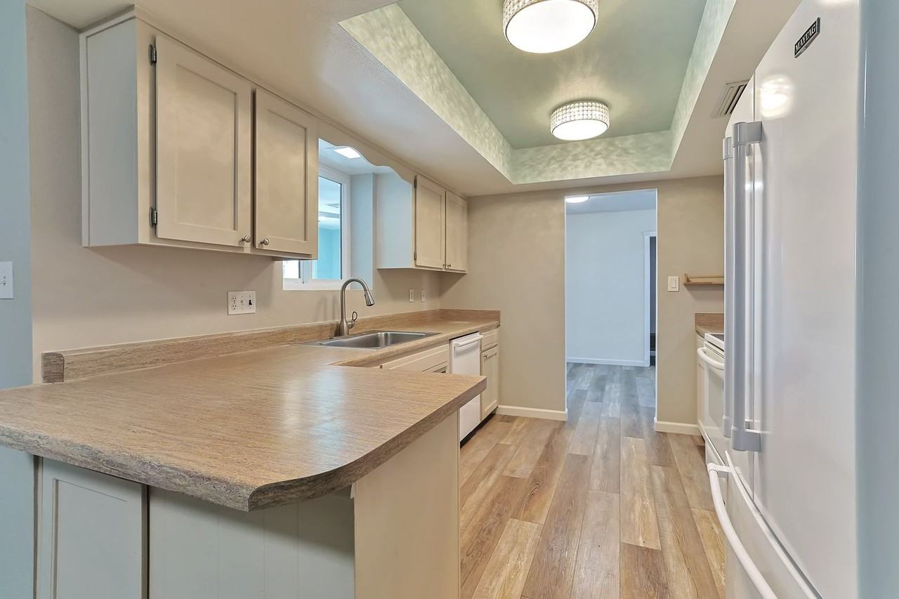 1205 E Fairmont Dr - Photo 5 of 25