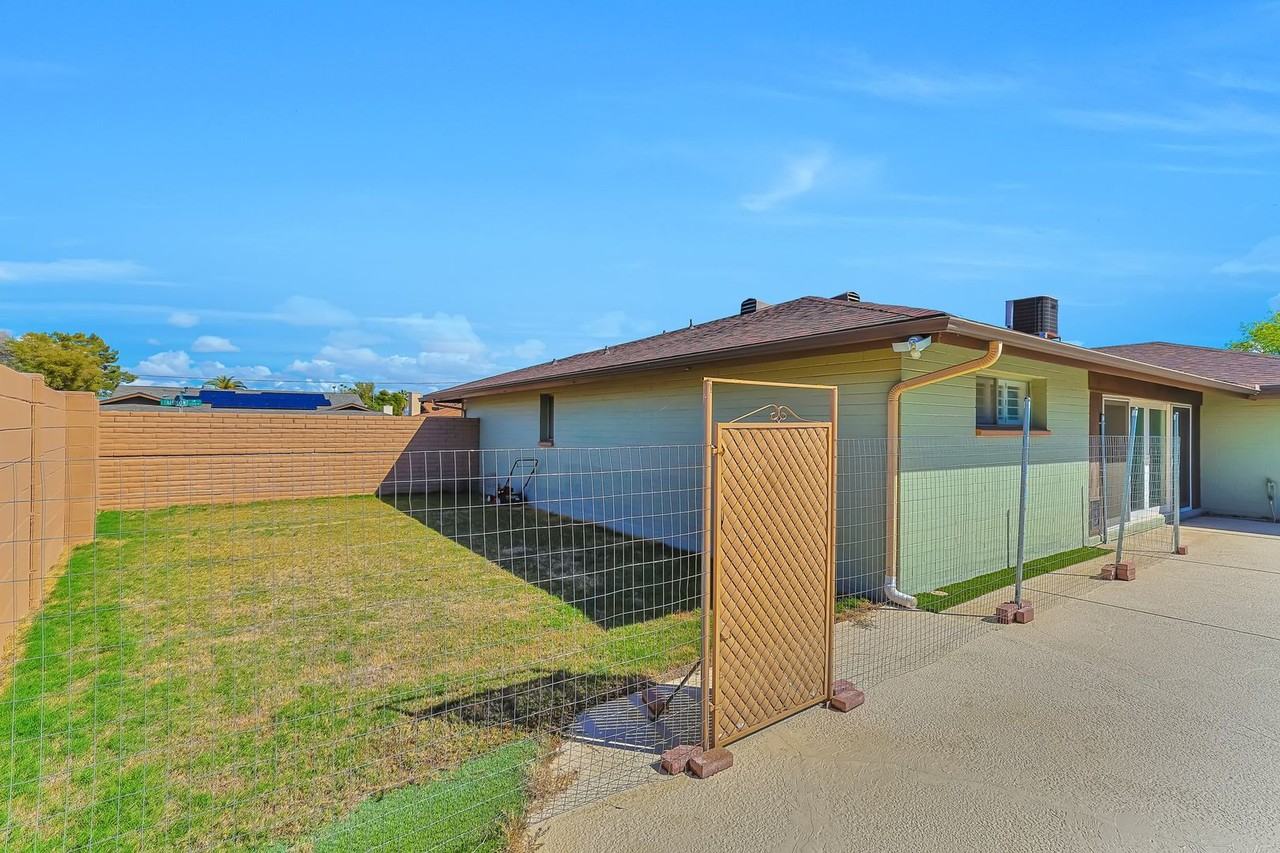 1205 E Fairmont Dr - Photo 2 of 25