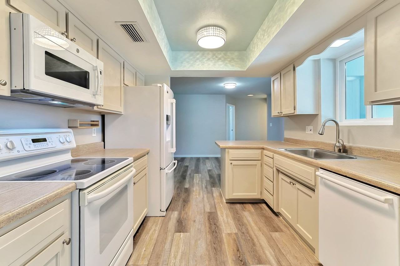 1205 E Fairmont Dr - Photo 4 of 25