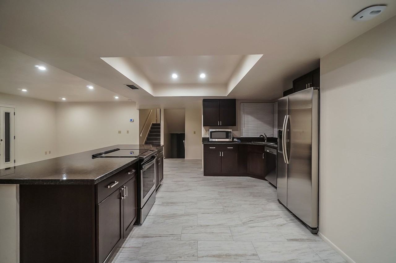 937 E Manhatton Dr - Photo 2 of 20