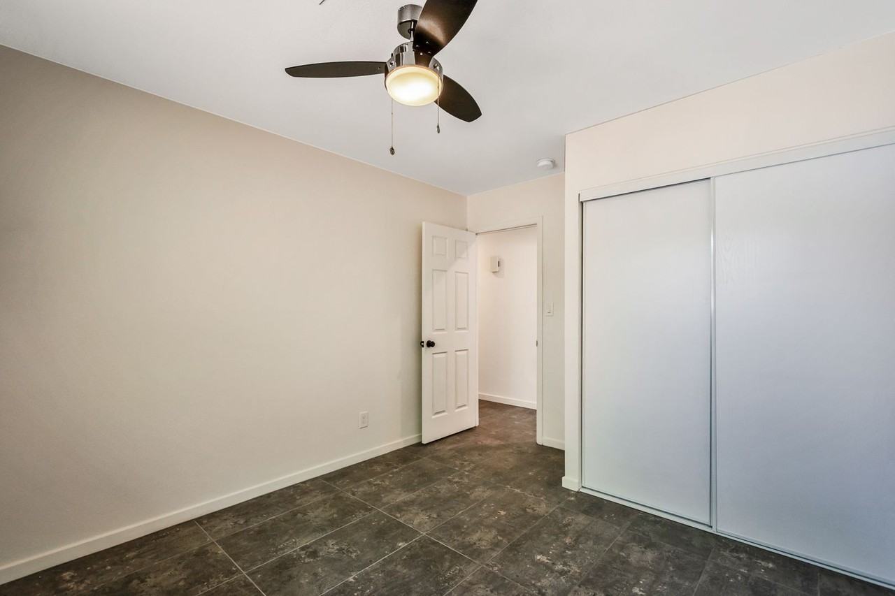 110 E Manhatton Dr - Photo 3 of 30