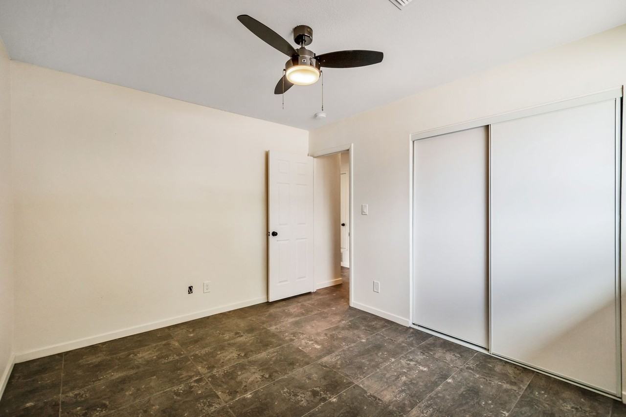 110 E Manhatton Dr - Photo 6 of 30