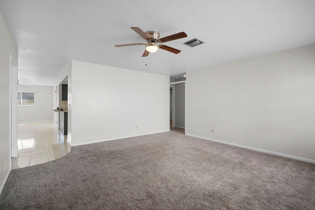 9721 Deerfoot Dr - Photo 4 of 38