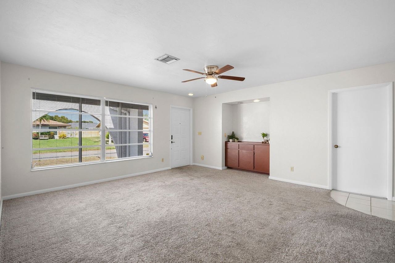 9721 Deerfoot Dr - Photo 6 of 38