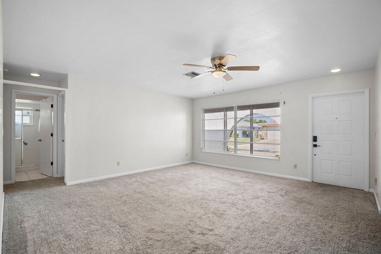 9721 Deerfoot Dr - Photo 7 of 38