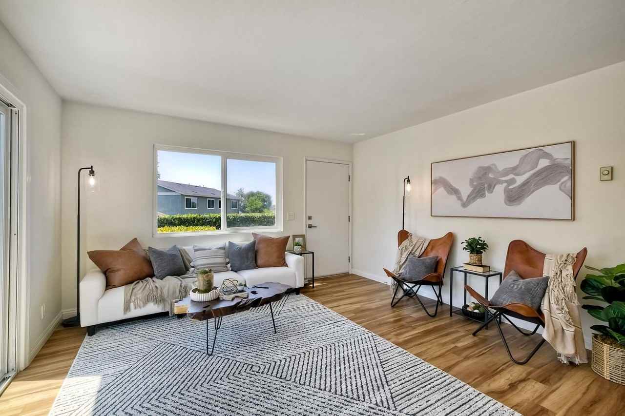 1809 Stonebrook Ln - Photo 3 of 18