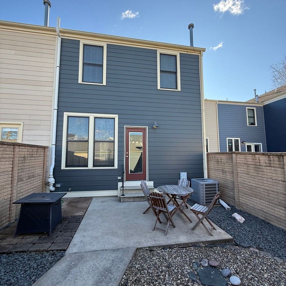 3306 Domain St - Photo 5 of 25