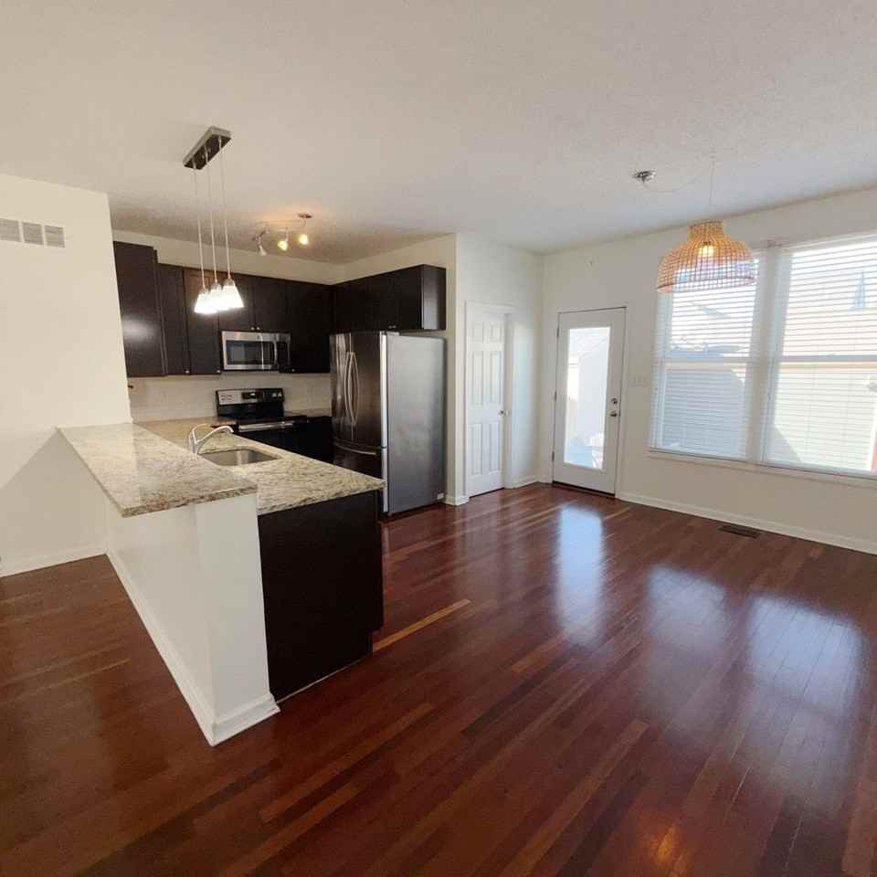 3306 Domain St - Photo 7 of 25