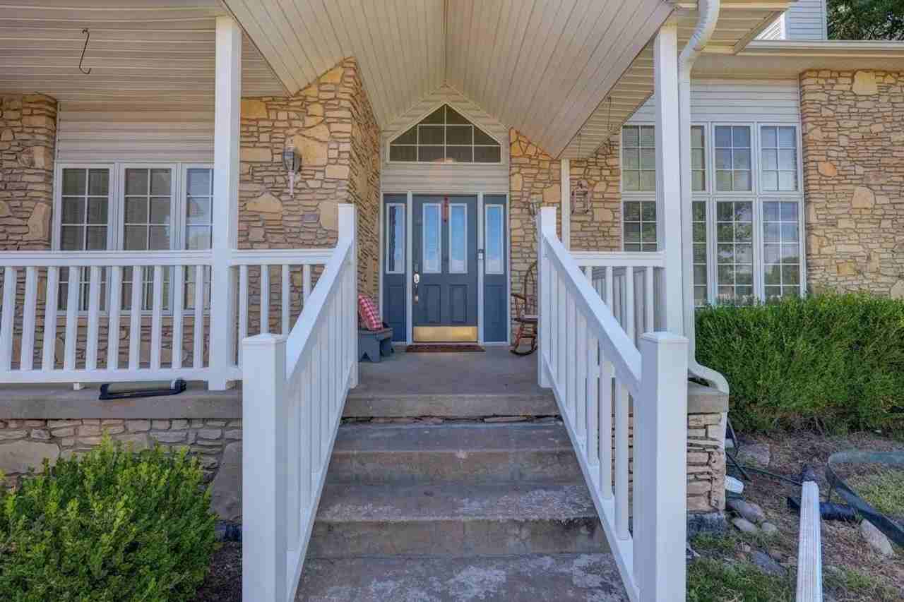 3408 Lakeshore Dr - Photo 2 of 20