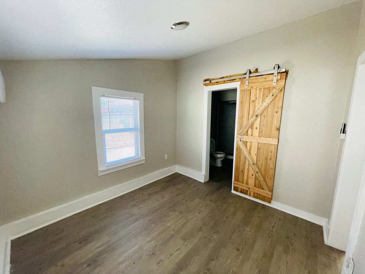 805 W 3rd St - Photo 6 of 10