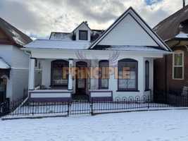 featured image of 822 W Broadway St