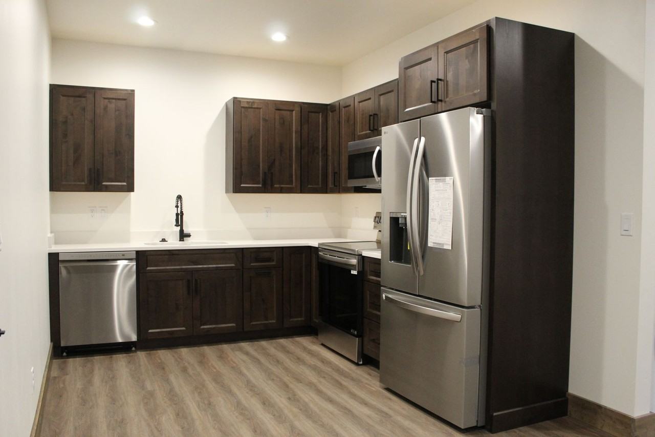 573 S Teton Ave - Photo 2 of 17