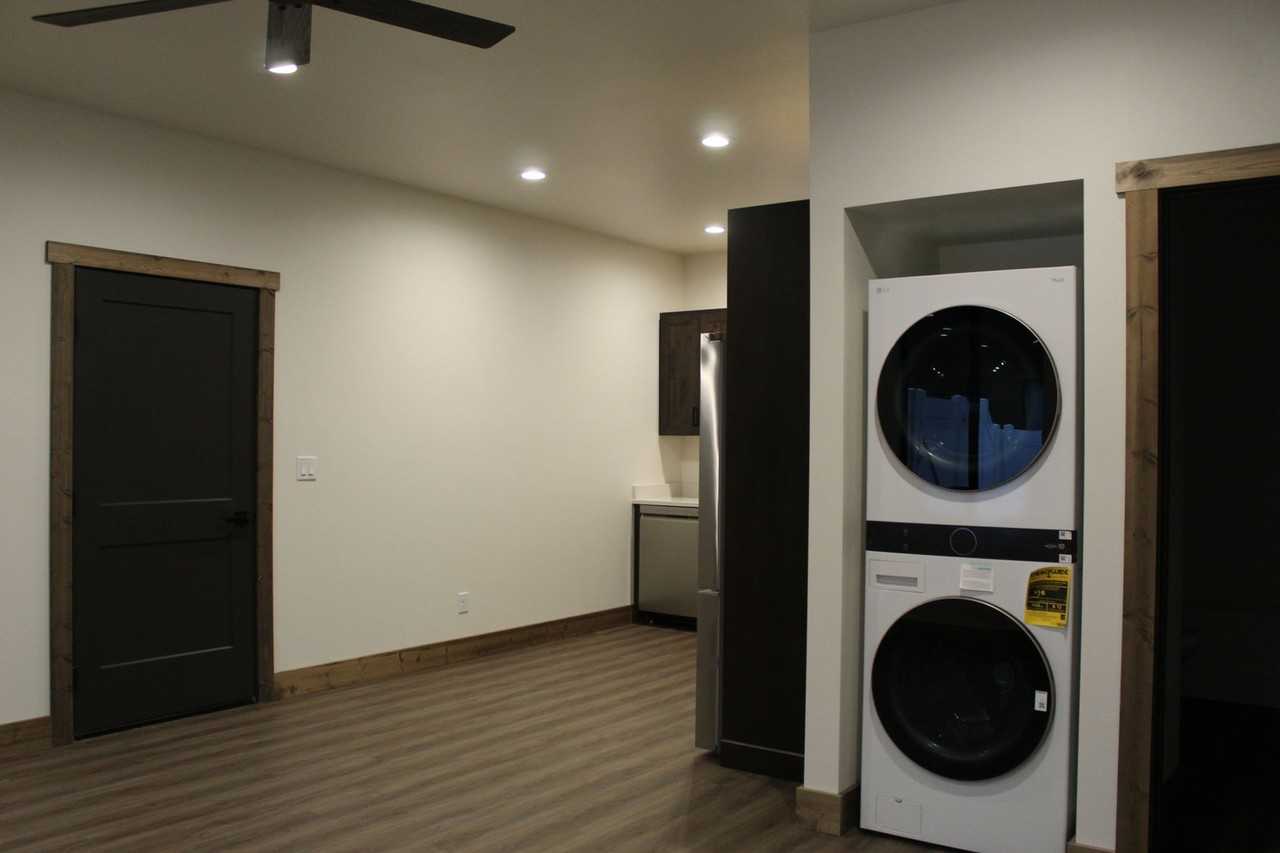 573 S Teton Ave - Photo 5 of 17