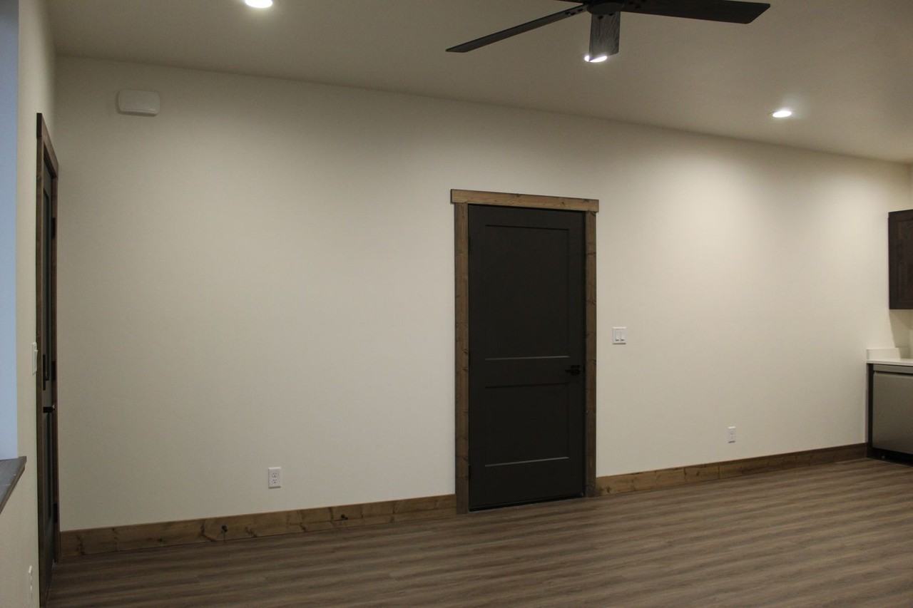 573 S Teton Ave - Photo 6 of 17