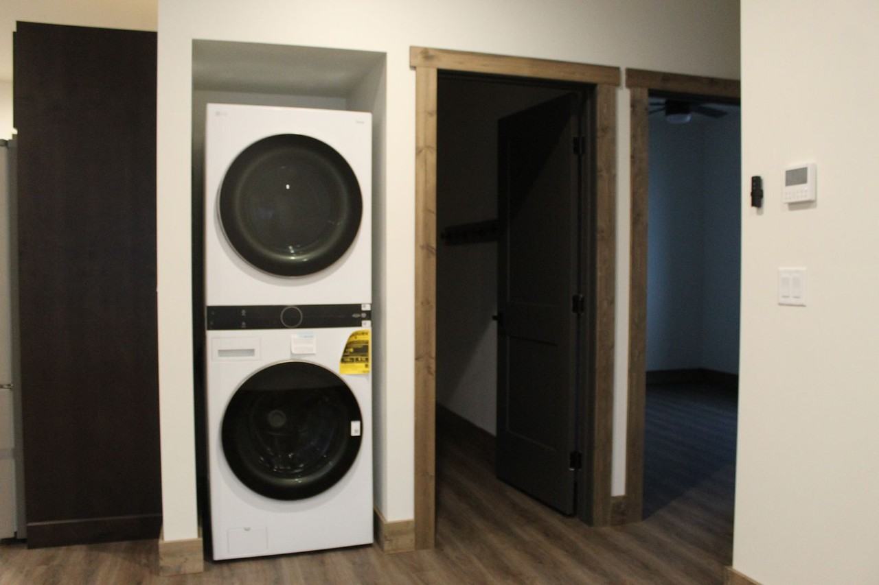 573 S Teton Ave - Photo 7 of 17