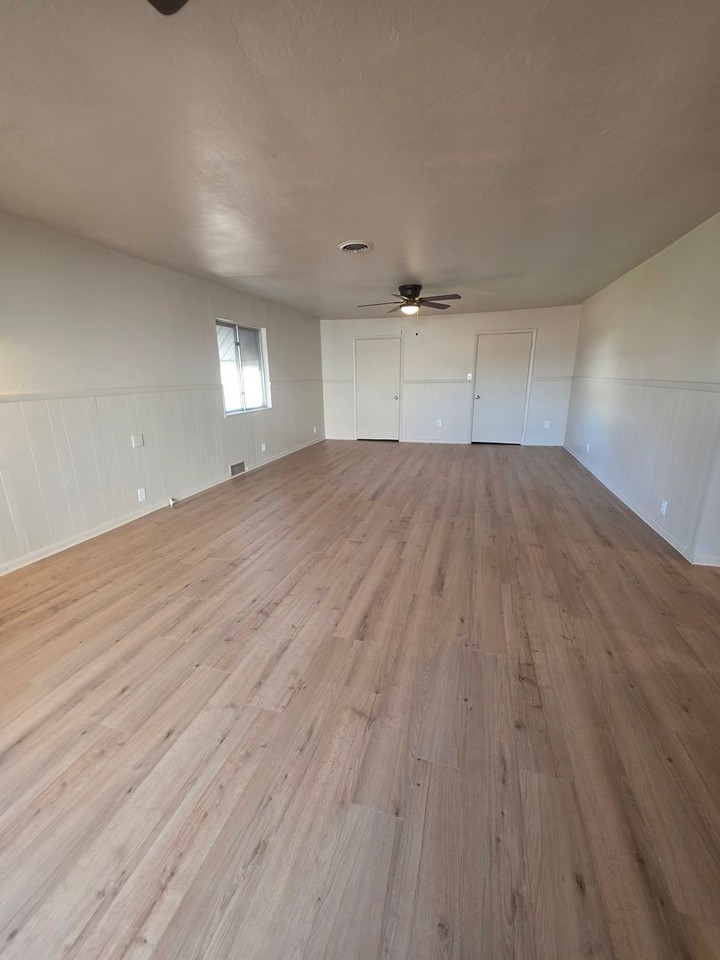 425 W Jefferson St - Photo 2 of 13