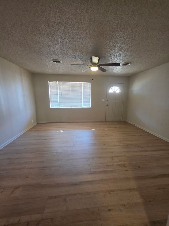 425 W Jefferson St - Photo 5 of 13