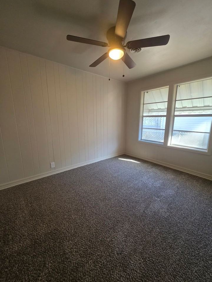 425 W Jefferson St - Photo 6 of 13