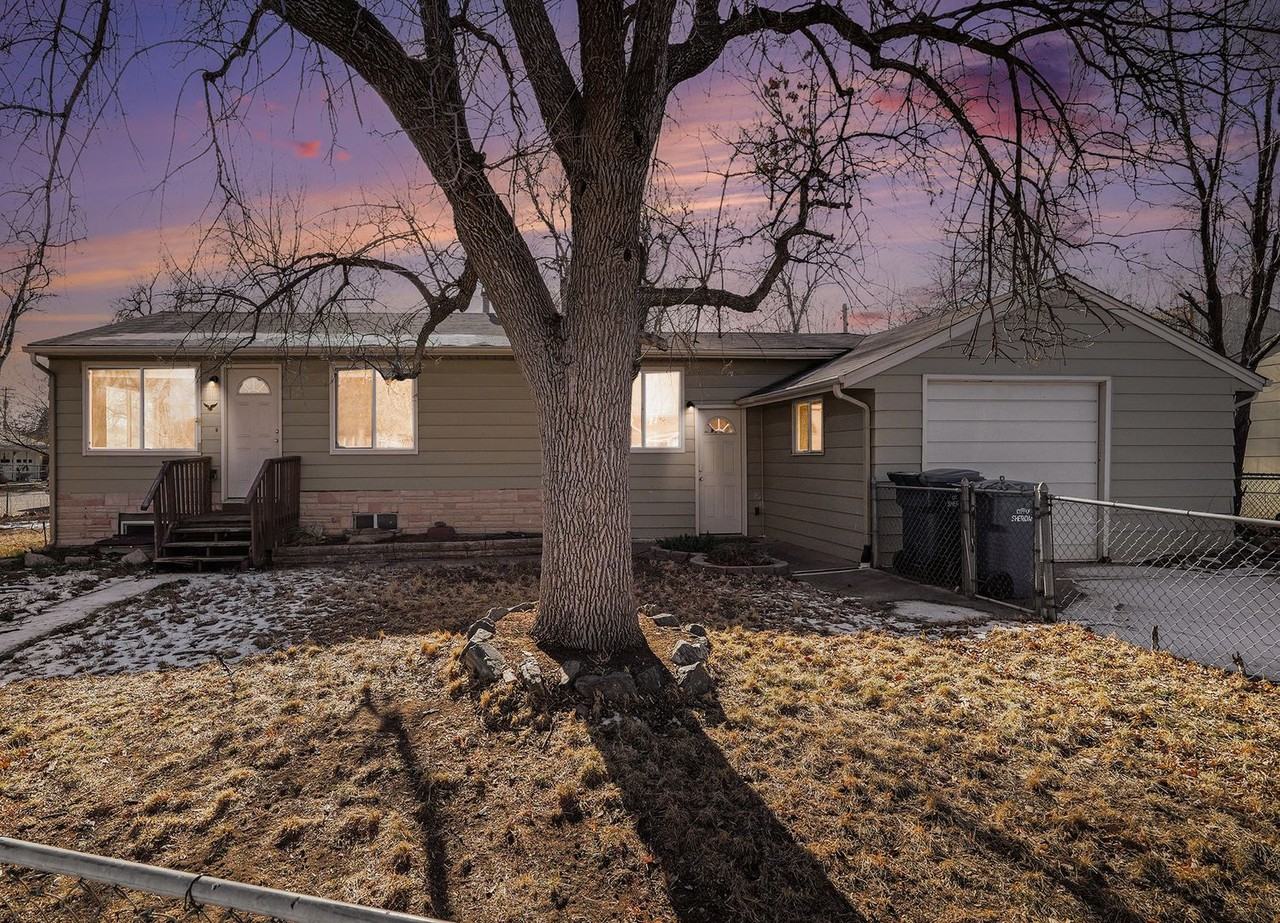 3110 W Bear Creek Dr - Photo 2 of 23