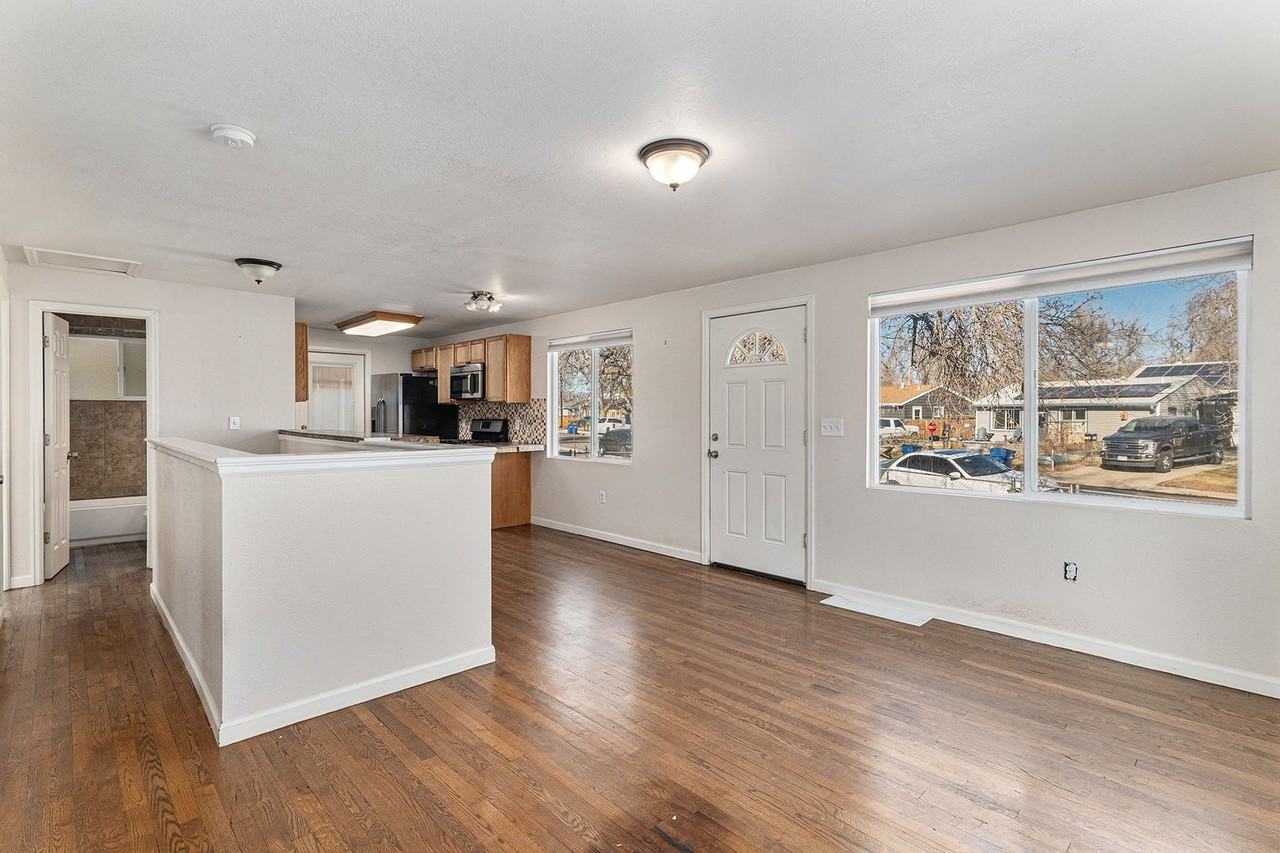 3110 W Bear Creek Dr - Photo 3 of 23