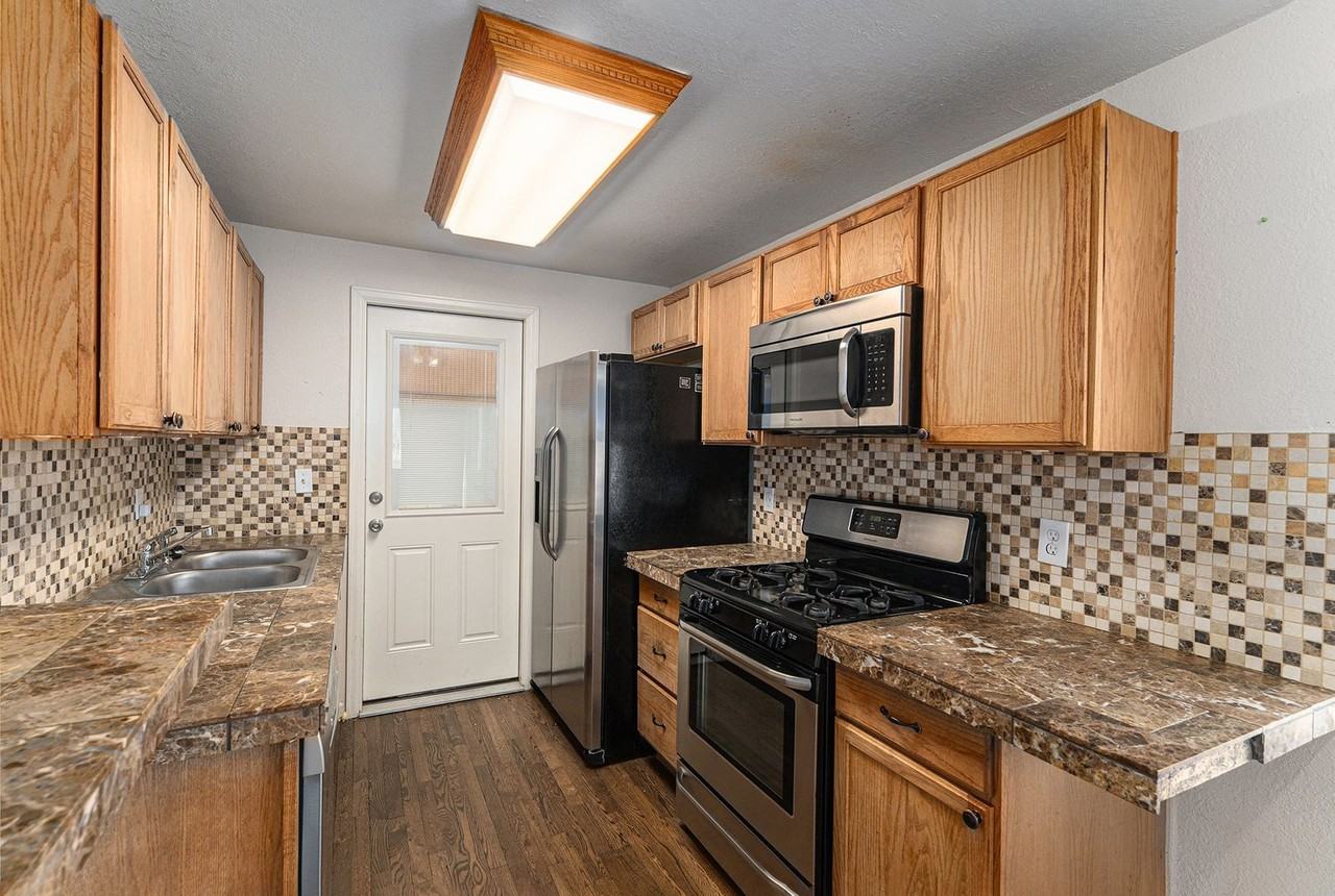 3110 W Bear Creek Dr - Photo 5 of 23