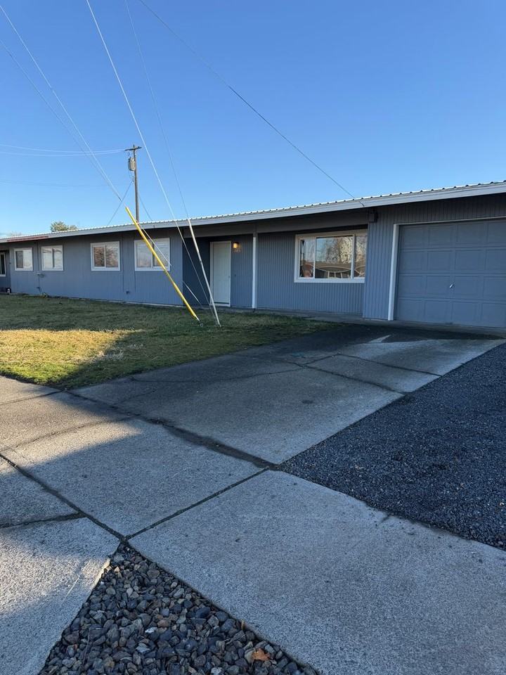 8915 Travis Dr - Photo 2 of 20