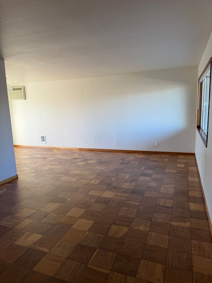 8915 Travis Dr - Photo 4 of 20