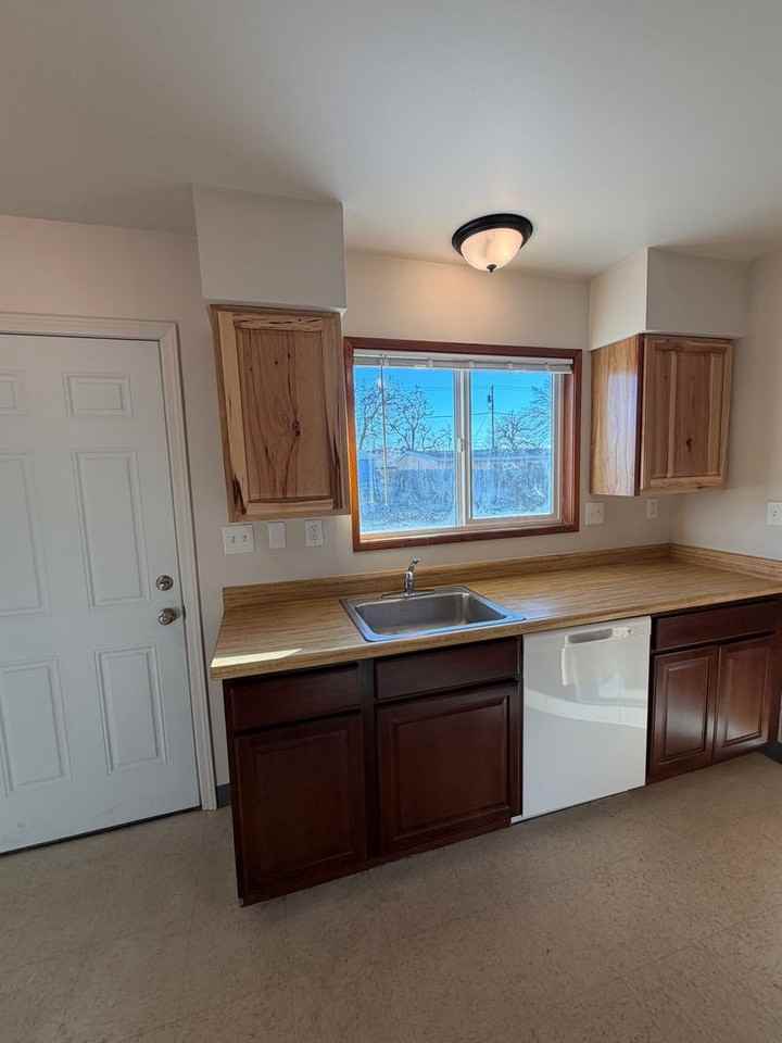 8915 Travis Dr - Photo 6 of 20