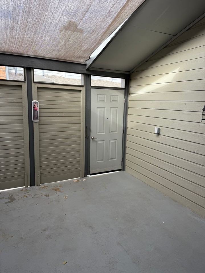 604 Bellaire Dr - Photo 4 of 15