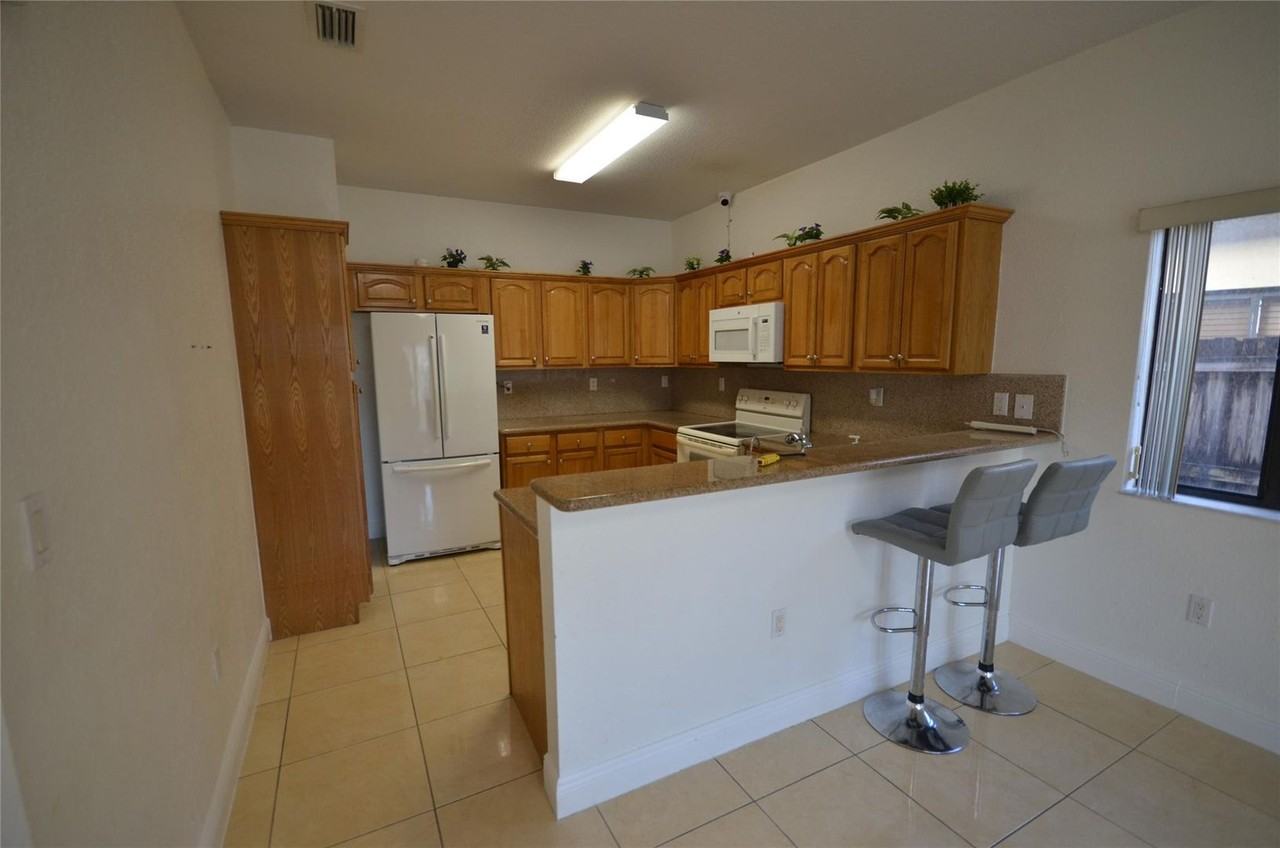 14483 Sw 13th Ter - Photo 5 of 25