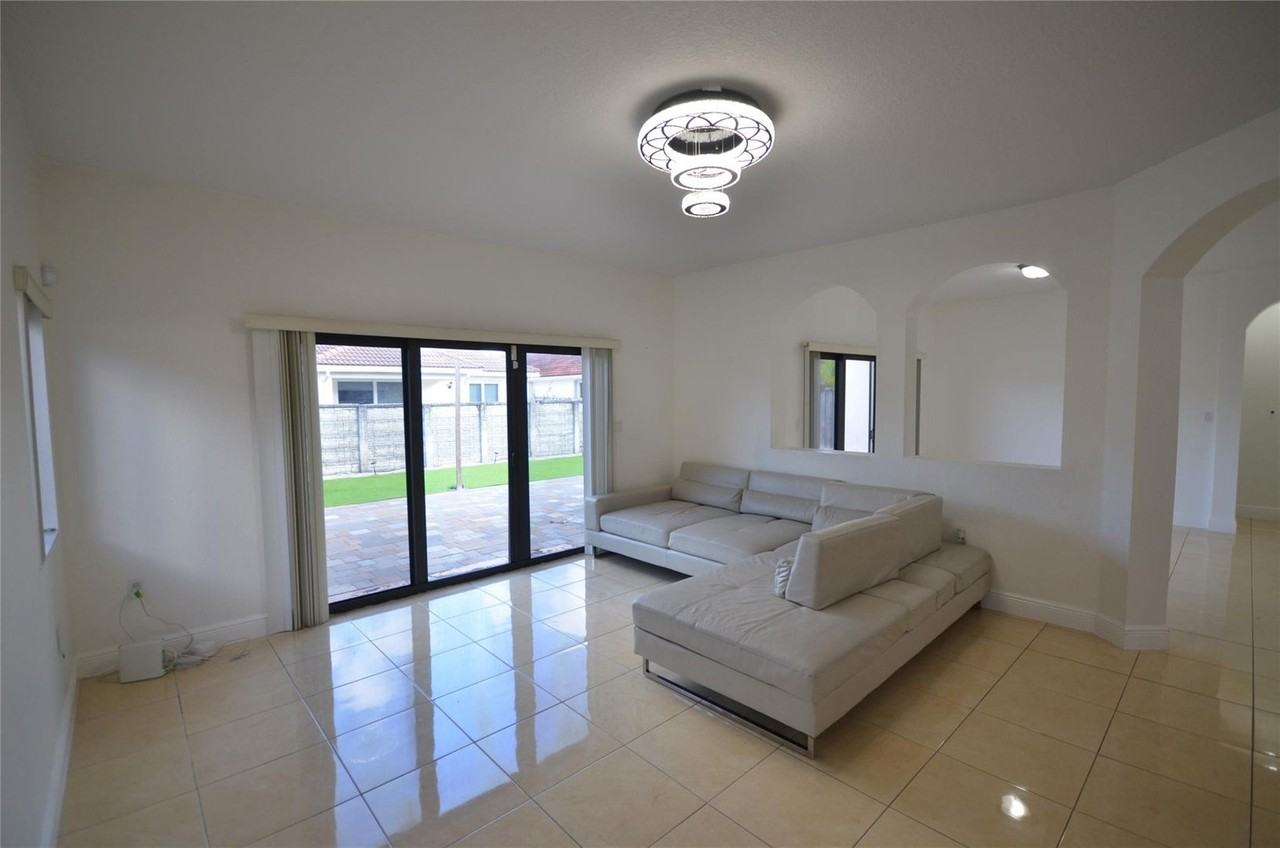 14483 Sw 13th Ter - Photo 6 of 25