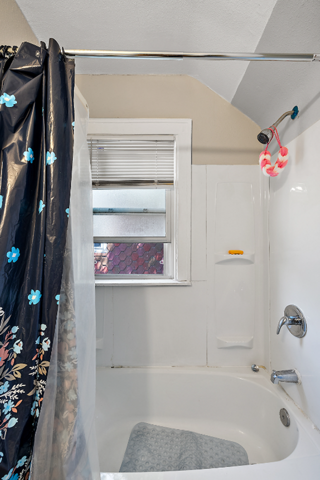 15716 Cherrylawn St - Photo 3 of 16