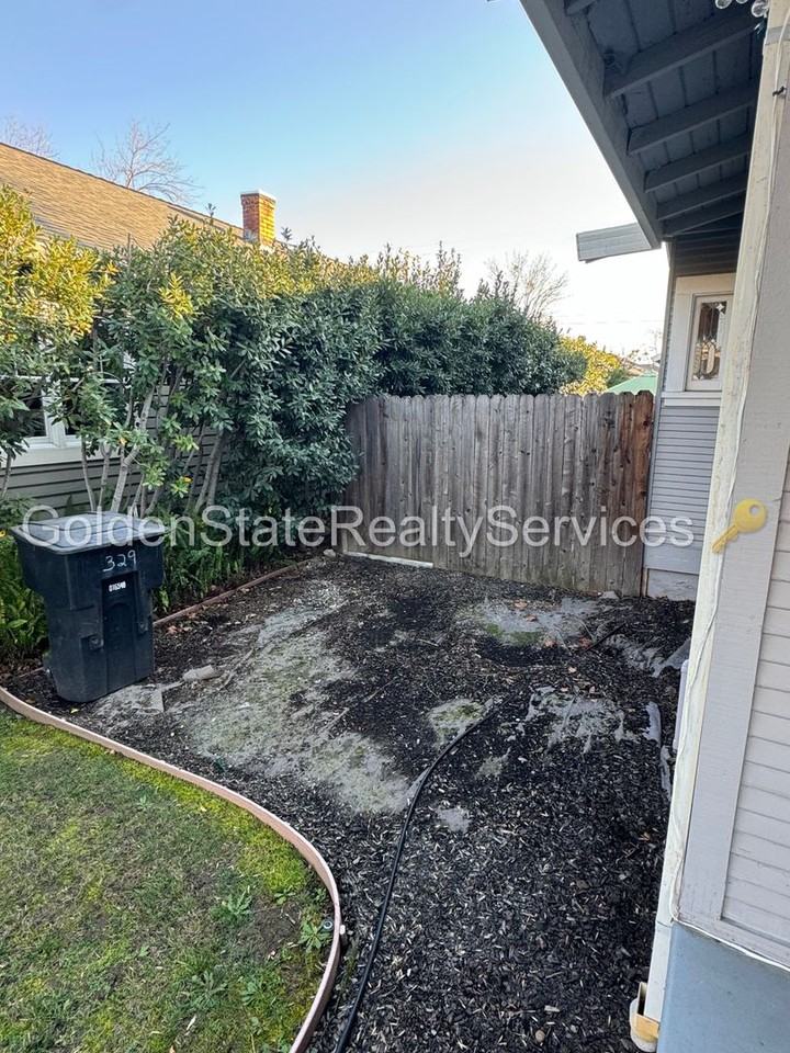 Pleasant St - Photo 3 of 38