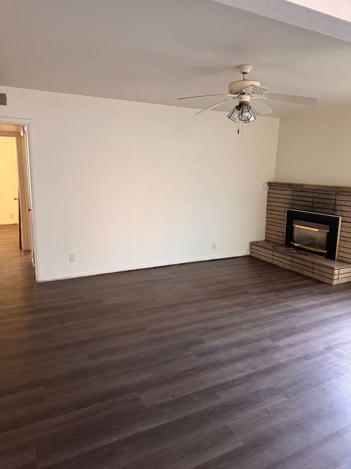 215 W Oak Ave - Photo 2 of 10