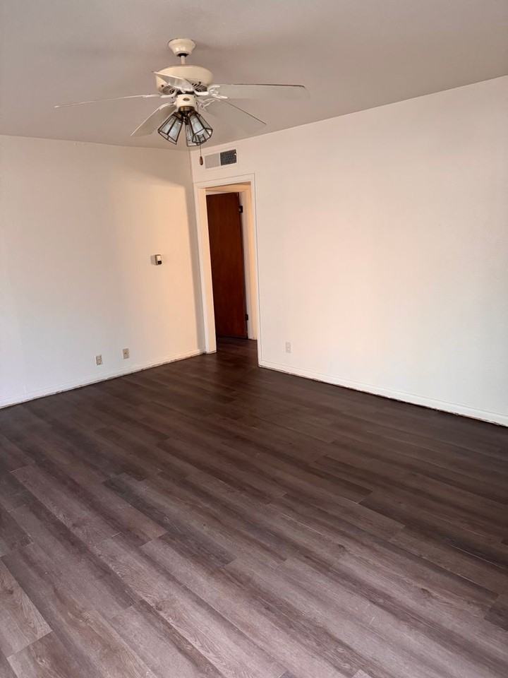 215 W Oak Ave - Photo 3 of 10