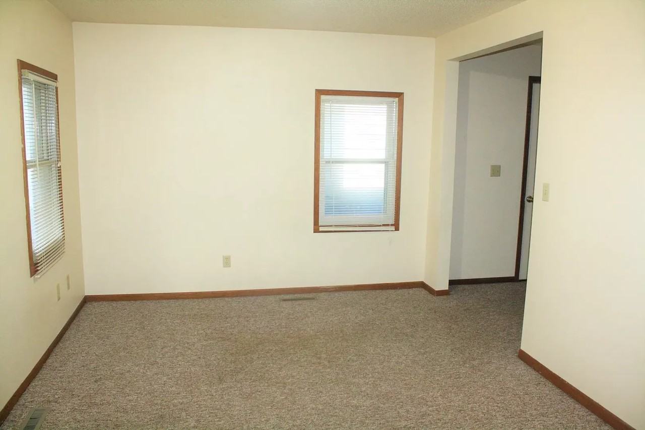 1430 Rose St - Photo 4 of 9