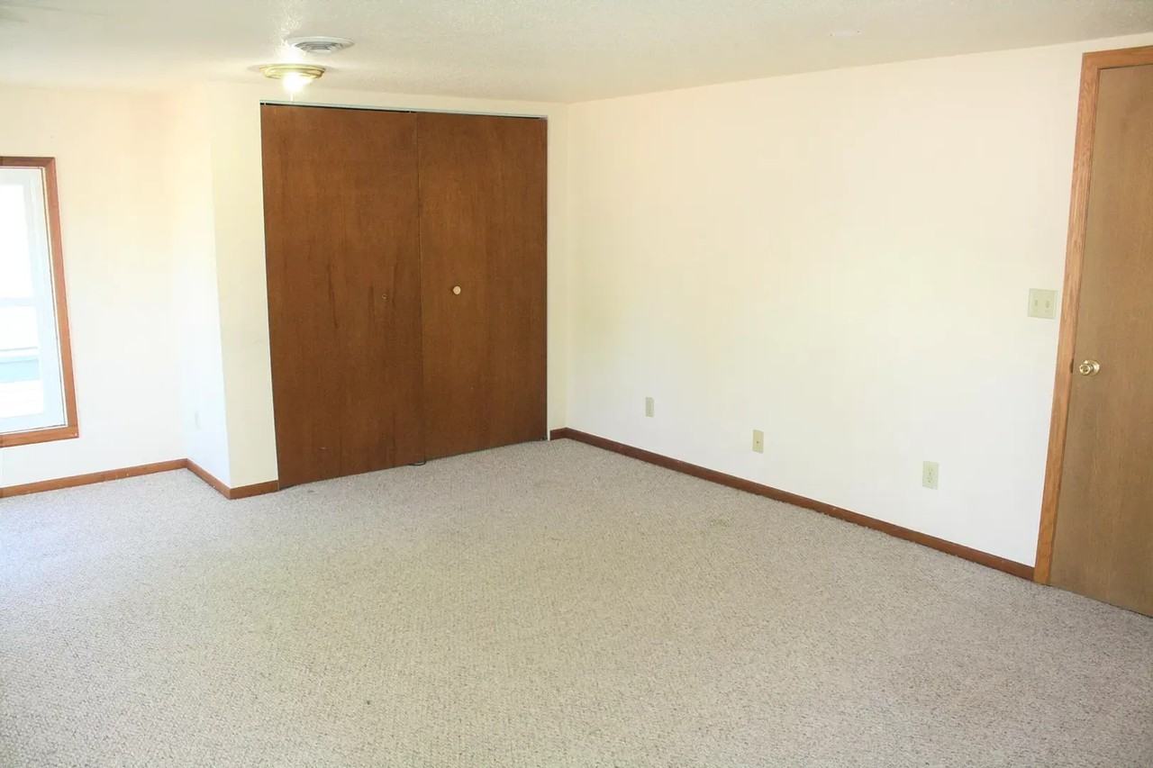 1430 Rose St - Photo 5 of 9