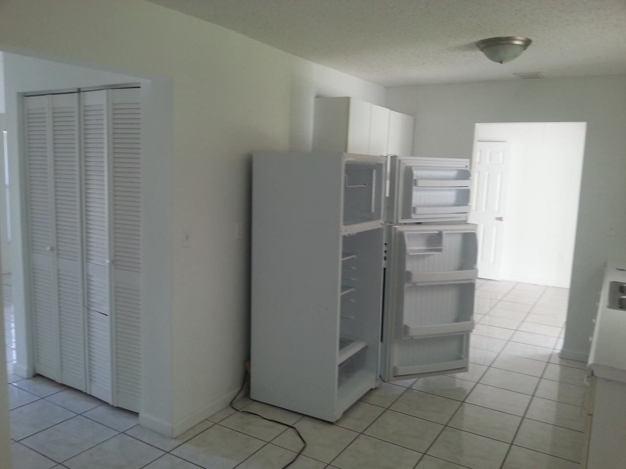 356 Montgomery Ct - Photo 2 of 7