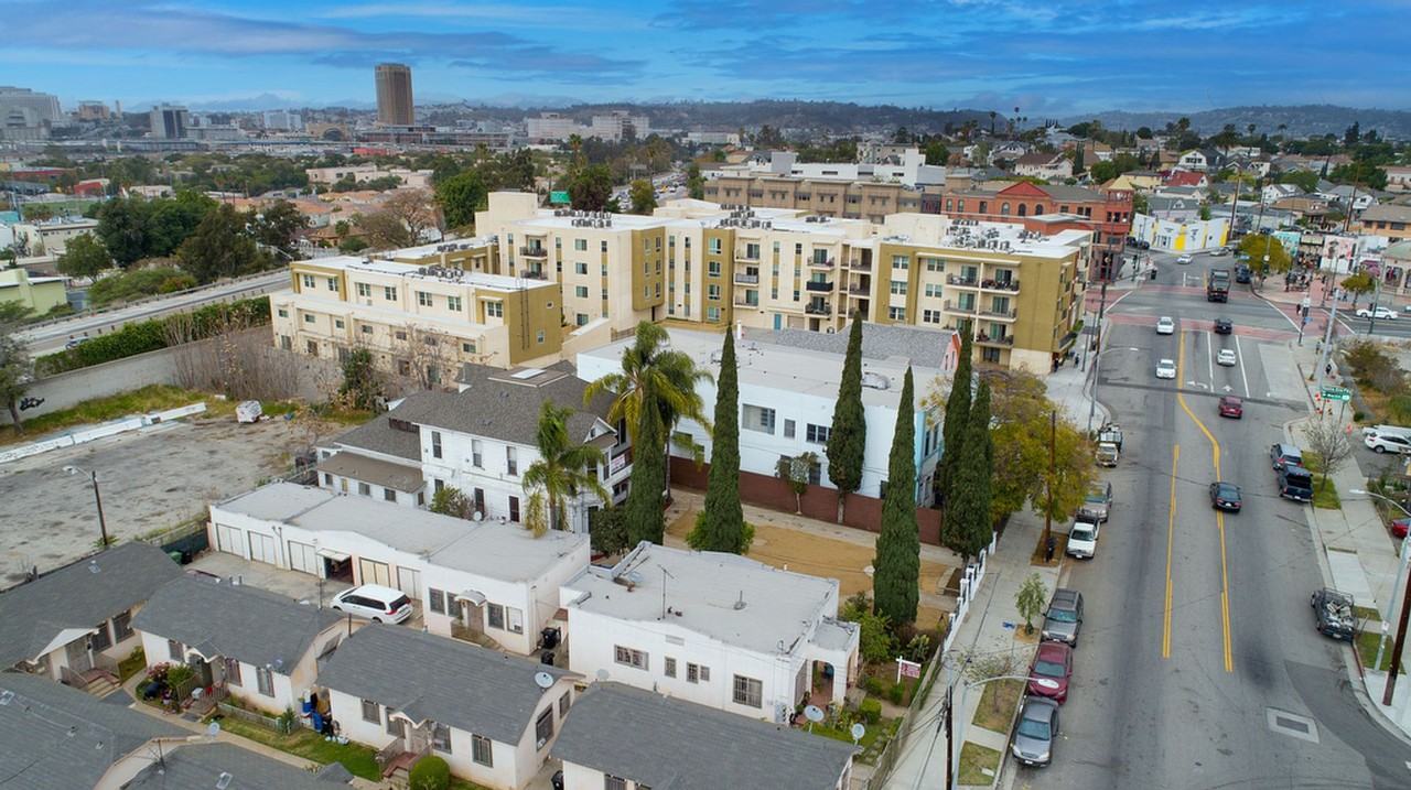 131 S Boyle Avenue - Photo 5 of 29