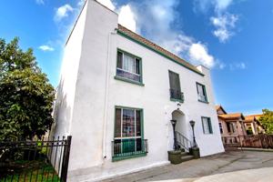 featured image of 440 E 27th St