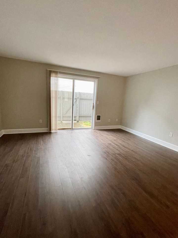 3105 Se 89th Ave #4 - Photo 4 of 13