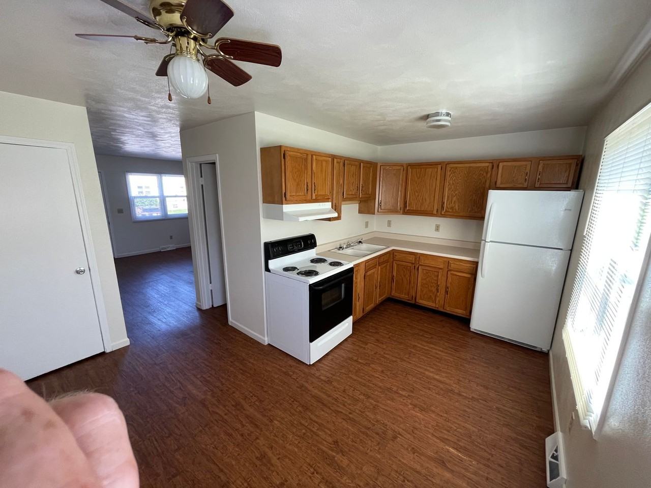 643 W 61st St - Photo 4 of 17